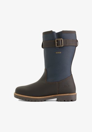 Hoge waterdichte laarzen met een chocoladebruine onderkant en een marineblauwe leren bovenkant, voorzien van een decoratieve gesp en een robuust zool.