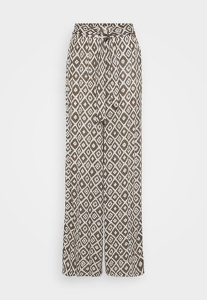 Pantaloni cu picioare largi dintr-un material ușor, având o bază brună cu modele de diamant albe și o talie cu șnur pentru un fit ajustabil.