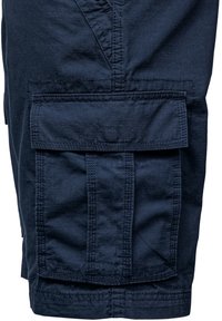 Navy Cargo-Hosen aus leichtem Stoff, mit großen Seitentaschen und vertikalen Nähdetails. Strukturierte Oberfläche mit einem dezenten Glanz.
