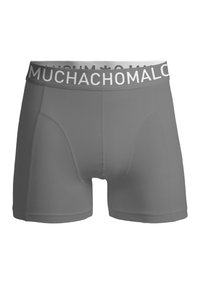 Sive bokserice, narejene iz gladkega materiala, z širokim elastičnim pasom in belim logotipom "MUCHACHOMALO".