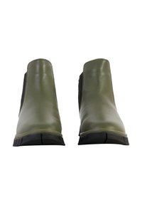 Botas de tobillo de goma verdes con paneles elásticos laterales negros, punta redondeada y suela de goma negra texturizada. Superficie suave con detalles mínimos.