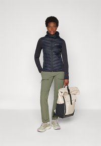 Peak Performance FROST HYBRID HOOD - Piumino - black