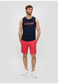 s.Oliver REGULARBERMUDA - Shorts - himbeere