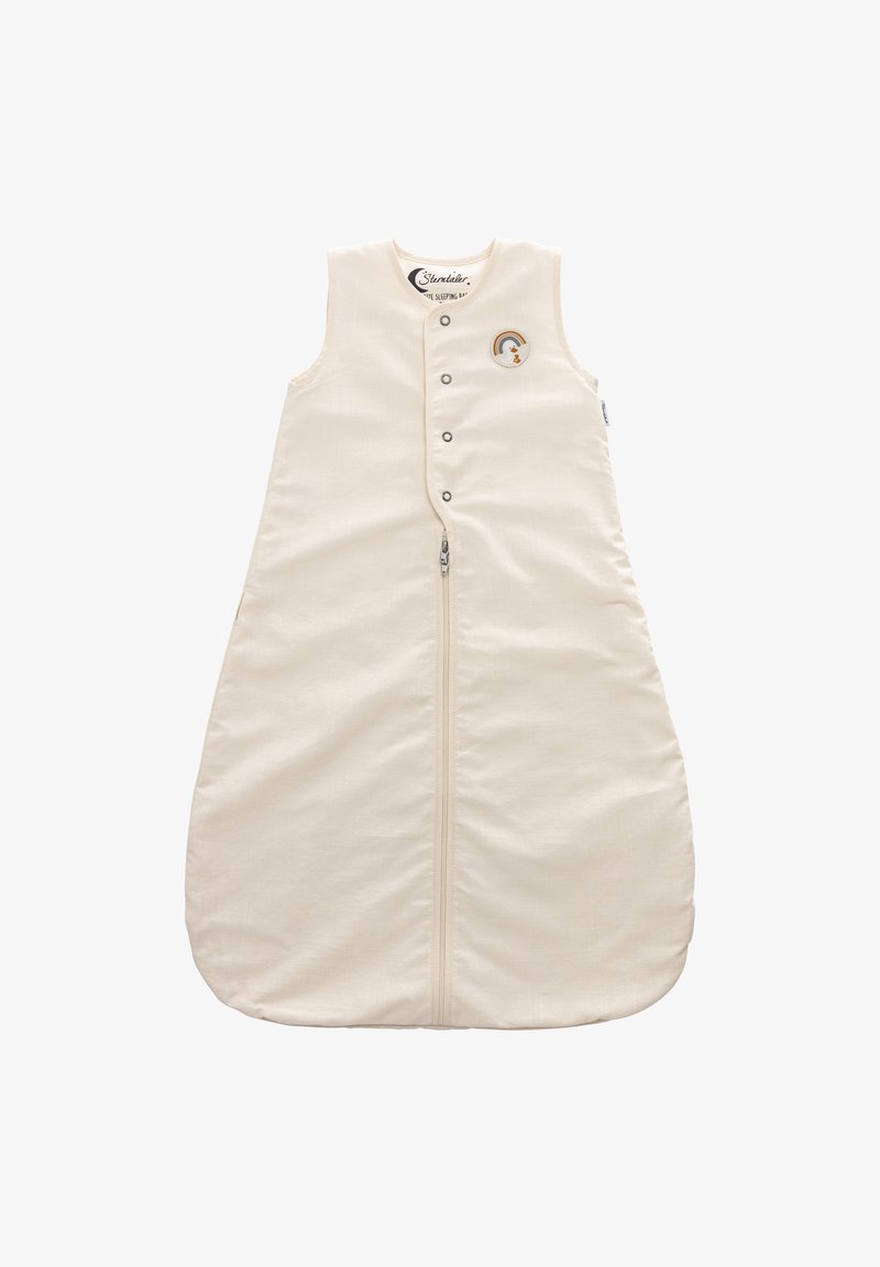 Beige Schlafsack aus weichem Stoff, mit einem Frontreißverschluss, Druckknöpfen und einem kleinen gestickten Regenbogen-Detail.
