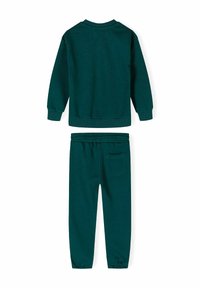 Completo in cotone color teal composto da felpa e pantaloni jogger. La felpa ha polsini e scollatura a costine; i pantaloni jogger presentano una vita elasticizzata e una tasca laterale.