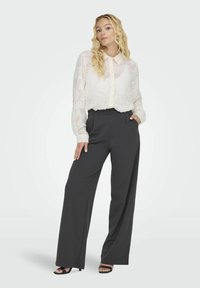 JDY Bluza s gumbima - cloud dancer