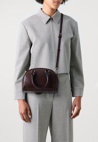 Gina Tricot BOWLING BAG - Skulderveske - dark brown