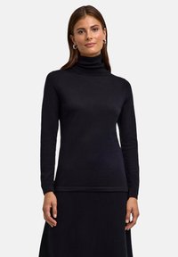 Schwarzer Rollkragenpullover aus weichem Stoff, der lange Ärmel und ein tailliertes Design für eine schlanke Silhouette aufweist.