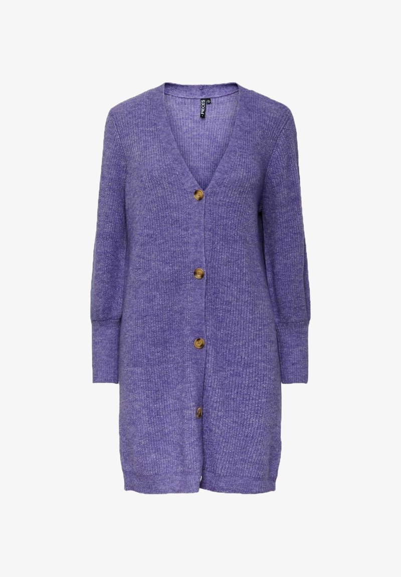 Long gilet en maille violet avec col en V, manches longues et quatre boutons marron sur le devant.