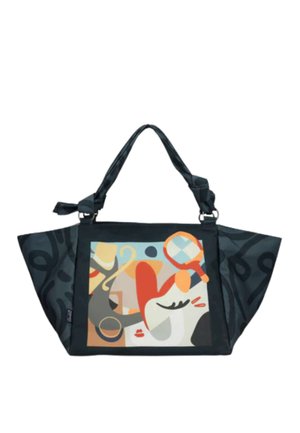 Borsa nera con design astratto geometrico e colorato con volto sul davanti, dotata di due manici intrecciati e ampi pannelli laterali.