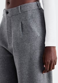 GAP CASHSOFT TAILORED PANT - Hlače - charcoal heather