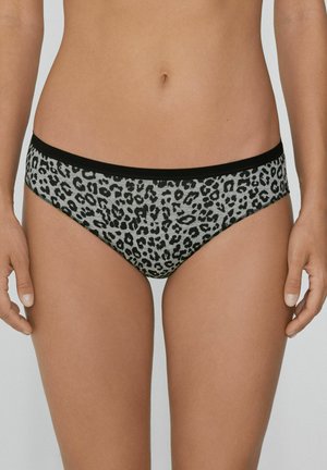 Des culottes imprimées léopard avec une base grise, une taille élastique noire et une texture de tissu lisse. Coupées dans un style classique.