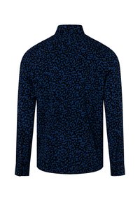 Langarmshirt van donkerblauwe stof met een zwart panterprintpatroon, voorzien van een kraag en knoopmanchetten, met een soepele textuur.