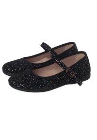 Bailarinas negras con un acabado brillante, textura de suede suave, punta redondeada y una correa decorativa con una pequeña hebilla.