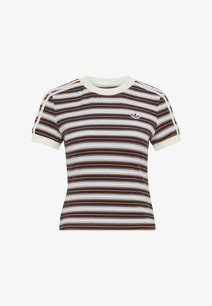 T-shirt à manches courtes et col rond avec des rayures horizontales bleu marine, marron et blanc et un petit logo Adidas sur la poitrine gauche.