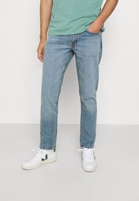 Redefined Rebel DETROIT REGULAR FIT - Calças de ganga de perna direita - light blue