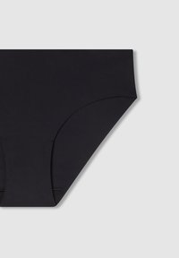 Boxer neri realizzati in un tessuto morbido e elastico. Presentano un design a incisione alta, bordi lisci e dettagli di cucitura sottili.