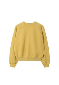 Sweatshirt jaune avec un col rond, des manches raglan et des bords-côtes au niveau des poignets et de l'ourlet. Fabriqué en tissu doux avec une texture lisse.