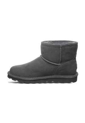 Graue Wildleder-Ankle Boots mit einem weichen Innenfutter, runder Zehenpartie und strukturierter Gummisohle. Mit einer gesteppten Naht und einem umgeschlagenen Kragen.