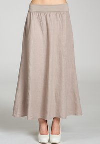 Ein hellbeiger, langer Maxikleid mit elastischem Bund, aus einem weichen, strukturierten Stoff, der angenehm bis zur Mitte der Waden fließt.