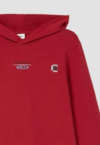 Rode hoodie met een zachte textuur. Voorzien van bedrukte teksten en logo's aan de voorkant. Eenvoudig, casual ontwerp met een relaxte pasvorm.