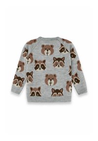 Grauer Strickpullover mit wiederholtem Muster von braunen Bären- und Waschbärgesichtern, gerippte Bündchen, Ausschnitt und Saum, von hinten gezeigt.