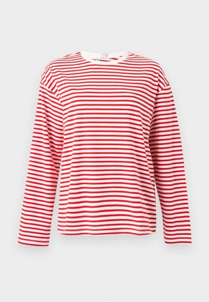 T-shirt manches longues à rayures rouges et blanches, col rond, en tissu doux, avec des rayures uniformément espacées et une coupe décontractée.