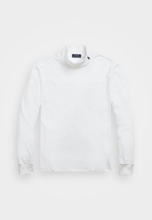 Chemise blanche à manches longues col roulé avec poignets côtelés, étiquette Polo Ralph Lauren à l'intérieur du col et petit logo brodé près de l'encolure.