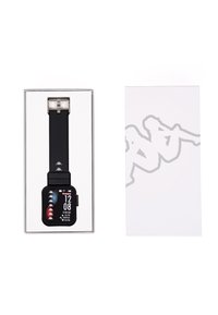 Reloj inteligente digital negro con una cara rectangular, que muestra la hora y los iconos. Cuenta con una correa de silicona suave y hebilla de metal, empaquetado en una caja blanca.
