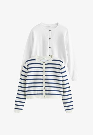 To dames cardigans, én hvid og én hvid med marineblå vandrette striber, begge med rund hals og knapper foran.