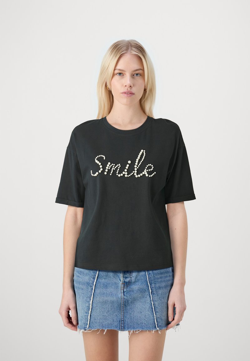 ONLY ONLAMY PEARL BOX - Trükipildiga T-särk - black