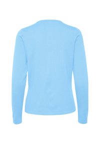 Vaaleansininen pitkähihainen paita, joka on valmistettu pehmeästä, teksturoidusta kankaasta. Paidassa on pyöreä pääntie ja takana istuva siluetti.