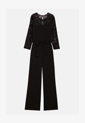 Czarny kombinezon z koronkowym topem, długimi rękawami, dopasowaną talią z kokardą oraz szerokimi spodniami. Gładka tekstura i elegancki design.
