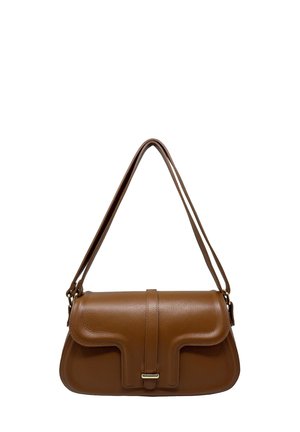Borsa a tracolla in pelle marrone con patta frontale e chiusura a cinturino, dotata di una corta doppia tracolla per il trasporto a mano o a spalla.