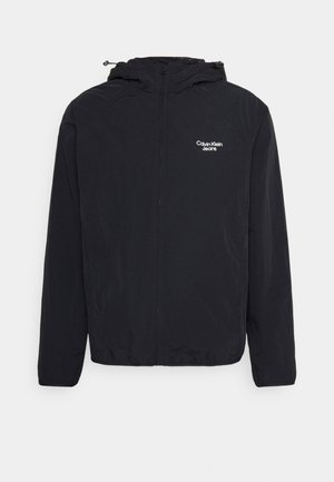 STACKED LOGO WINDBREAKER - Kurtka wiosenna - black