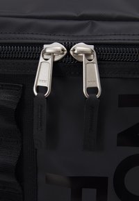 The North Face BASE CAMP FUSE BOX - Ruksak - black