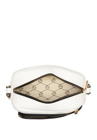 Borsa a tracolla bianca in pelle con zipper dorato, caratterizzata da una base nera e un interno a fantasia. L'apertura superiore rivela un ampio scomparto.