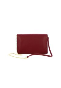 Pochette en cuir bordeaux à surface texturée, dotée d'une bandoulière chaîne amovible et d'un profil mince pour une manipulation aisée.