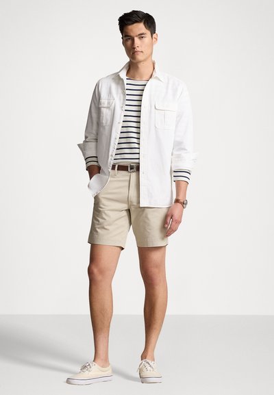 Polo Ralph Lauren 8-INCH STRETCH STRAIGHT FIT CHINO SHORT - Calções - classic stone