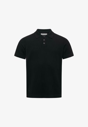 Polo nera a maniche corte con tre bottoni frontali e colletto, realizzata in tessuto strutturato con un piccolo logo vicino all'orlo.