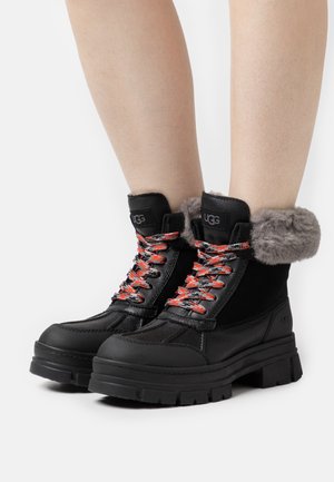 UGG ASHTON ADDIE - Veterboots - black