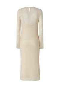 Haljina dugih rukava bež boje s sjajnom teksturom, s dizajnom otvora na leđima i prilagođenim siluetom, do koljena.