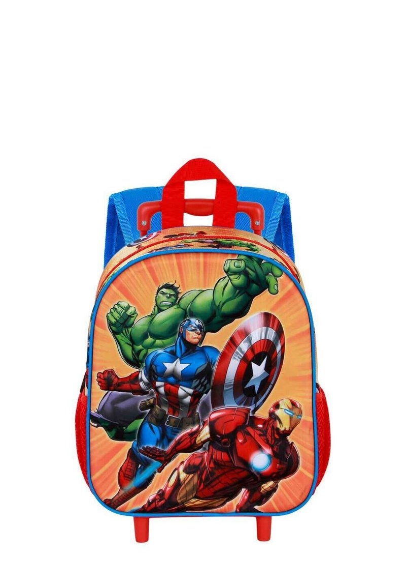 Sac à dos rouge et bleu mettant en avant des personnages Marvel, incluant Hulk, Captain America et Iron Man, avec un design graphique vibrant sur le devant.