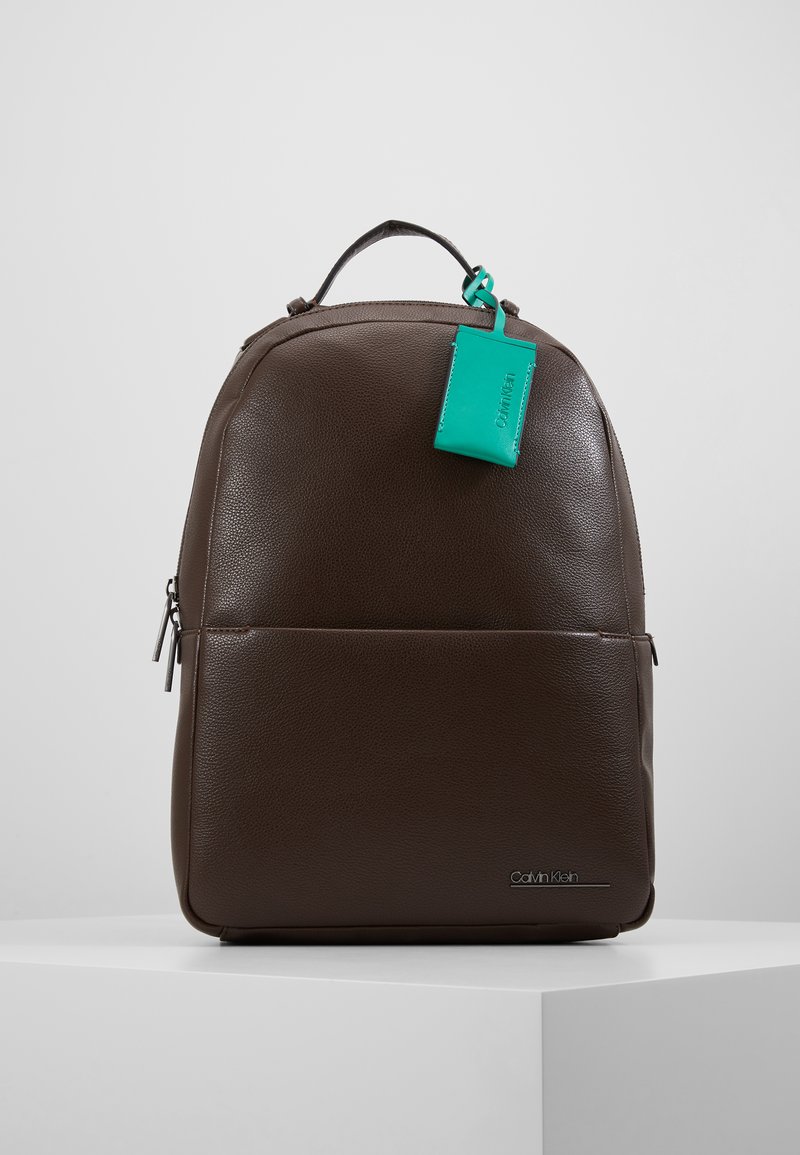 Calvin Klein BOMBE BACKPACK Rucksack brown Zalando.de