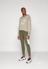 Under Armour TERRY - Felpa - timberwolf taupe/yellow/black