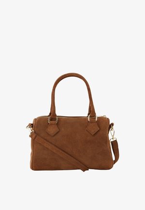 Borsa a tracolla in camoscio marrone con due manici superiori, una tracolla rimovibile e una chiusura con zip su sfondo bianco.