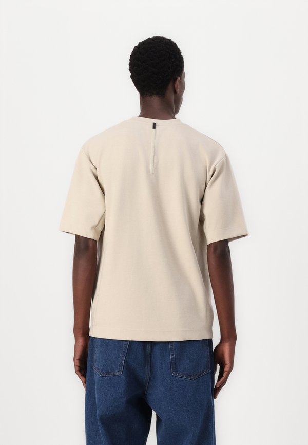 RESERVE POCKET TEE - Basic T-shirt - mist3