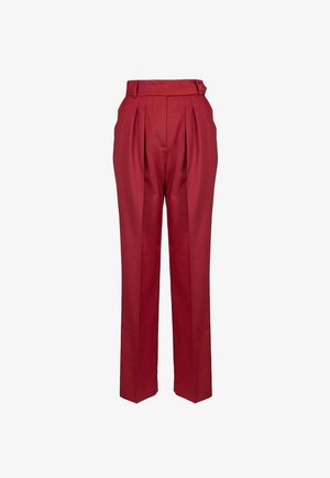Spodnie w kolorze czerwonym, o wysokim stanie, z zakładkami, prostymi nogawkami, pętlami na pasek oraz zapięciem na guziki z boku.
