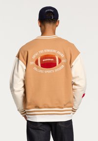 Shiwi FOOTBALL - Bomber stiliaus striukė - baker brown