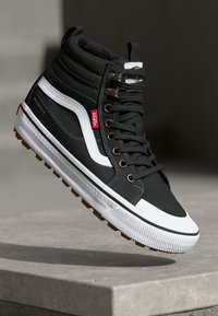 Vans - MTE SK8-HI WATERPROOF INSULATED UNISEX - Baskets montantes - black/white Image miniature 1